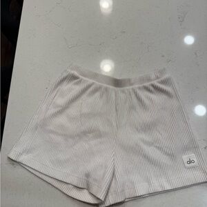 ALO Yoga White Ribbed Women Shorts